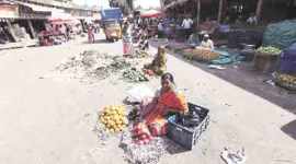 demonetisation, modi, pm modi, narendra modi, india demonetisation, currency ban, old currency, 500 note ban, 1000 note ban, pune, pune market, agricultural produce market committee, wholesale market, wholesale market, atms, demonetisation effect, indian express, national news, india news