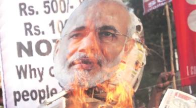 modi, narendra modi, pm modi, modi effigy, effigy burn, demonetisation, black money, rs 500 ban, rs 1000 ban, no atm, banks closed, indian express news, india news