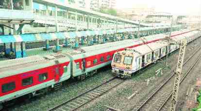 Picture of Oshiwara railway station