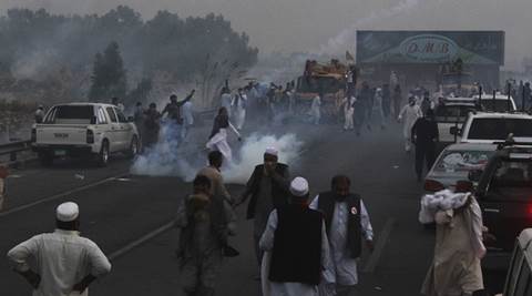 Pakistan Opposition Says Two Supporters Killed By Tear Gas In Police ...