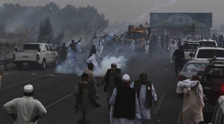Imran Khan, pakistan, pakistan police brutality, Nawaz Sharif, police brutality, tear gas, news, latest news, pakistan news, world news, international news