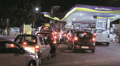 petroleum dealers, tamil nadu petrol dealers, petrol pump, tamilo nadu petrol pump, demonetisation, petrol pumps card payment, cashless payment, plastic money, india news, latest news