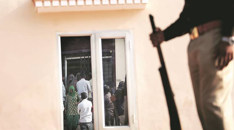  demonetisation, cash crunch, uttar pradesh demonetisation, uttar pradesh elections, rs 500 ban, rs 1000 ban, mayawati, akhilesh yadav, bsp, samajwadi party, Bhatta-Parsaul, rahul gandhi, wage payment, poor suffer, demonetisation poor suffer, indian express news