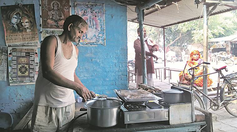 rs 500 ban, rs 1000 ban, rs 500 discontinue, rs 1000 invalid, black money, no atm, problem to villagers, lucknow village, lucknow atm, no banks, condition of poor, no toll tax, toll free, bank open, how to exchange money, exemptions, LPG distribution, indian express news, india news, latest news, banking, indian economy