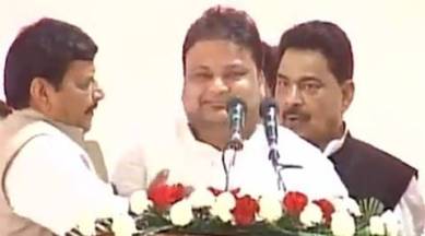 akhilesh yadav, shivpal yadav, shivpal shoves SP leader, javed abidi, samajwadi party, SP infighting, SP fight, up elections, up assembly elections