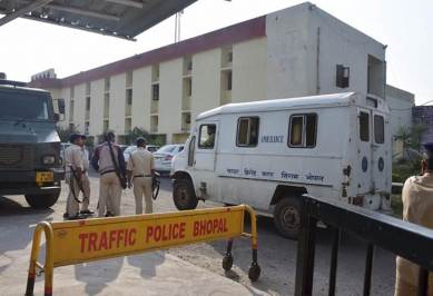 SIMI, Simi terrorists, simi terrorist shot, Madhya Pradesh, Madhya Pradesh Home minister, Khalid Ahmed Muchale, Ramashankar Yadav , MIDC Police, Bhupendra Singh, indian express news