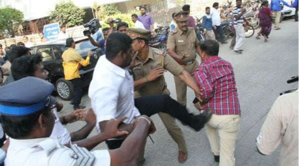 Clashes between rival groups were reported at the Nadigar Sangam meeting
