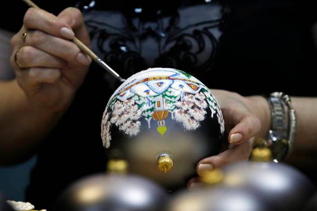 christmas 2016, christmas trees 2016, christmas lights 2016, christmas decorations 2016, christmas preparations, rockerfeller centre, hon kong, xmas, xmas celebrations, indian express, indian express news