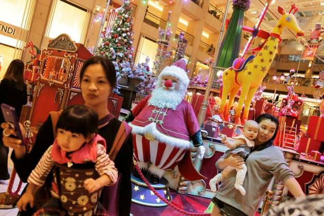 christmas 2016, christmas trees 2016, christmas lights 2016, christmas decorations 2016, christmas preparations, rockerfeller centre, hon kong, xmas, xmas celebrations, indian express, indian express news