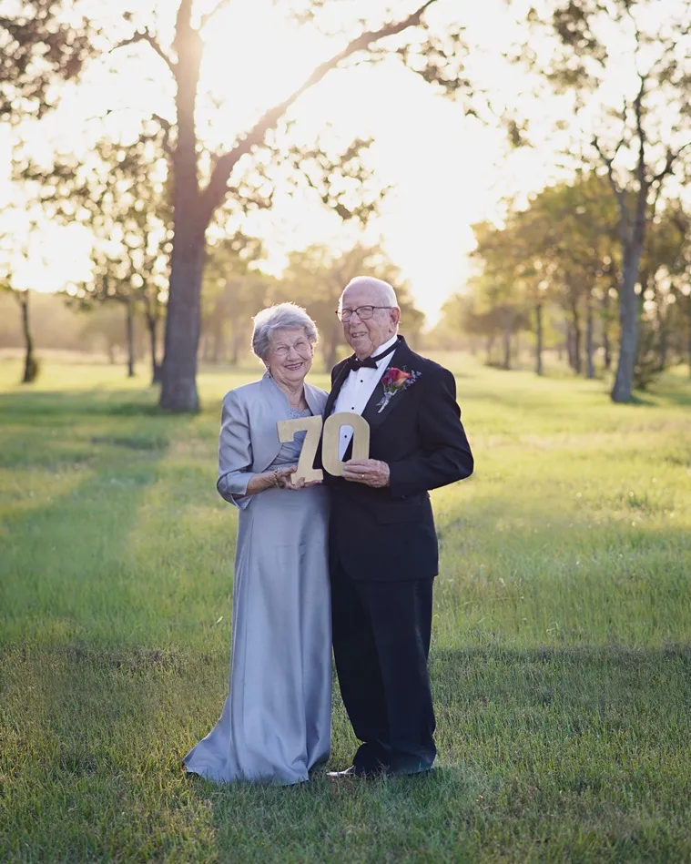Lovely Elderly Couple Wait For 70 Years To Get Memorable Wedding Photos