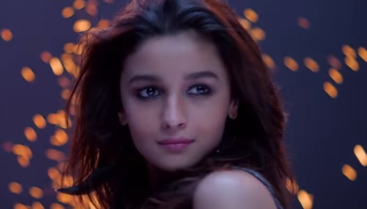 Alia Bhatt Ae Zindagi Gale Laga Le, Alia bhatt version of Ae Zindagi Gale Laga Le, Dear Zindagi Ae Zindagi Gale Laga Le Take 2, alia mimics shah rukh khan, alia bond with Shah Rukh khan,