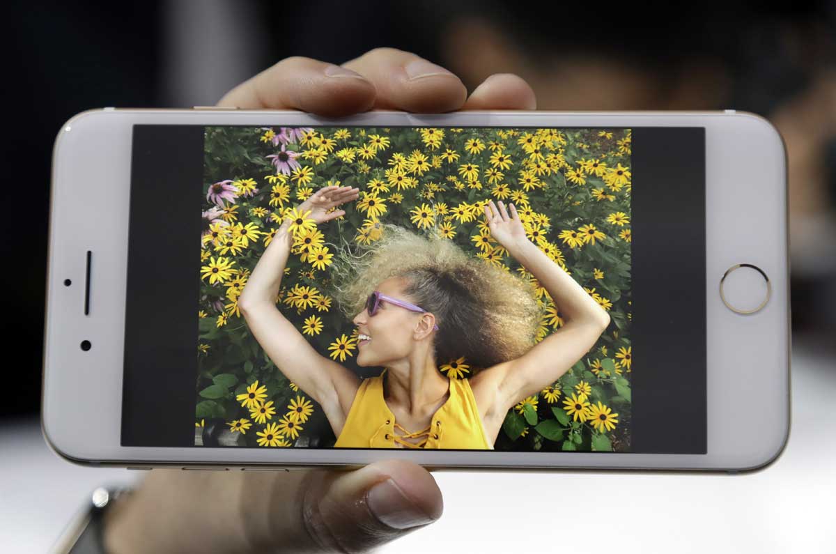 Apple, Apple Flurry, Flurry holiday device sales, Apple Holiday sales, Apple vs Samsung, iPhone 7 vs Samsung Galaxy S7 edge, Galaxy S7 edge sales