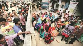 demonetisation, demonetisation UP, UP demonetisation, cash crunch, no money,salary day, cashless economy, bank queue, bank rush, atm rush, no money banks, withdrawal limit, indian express news, india news