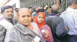 cash, cash crunch, bank holiday. bank holiday dates. banks with cash, banks with cash mumbai, india bank holidays, india news