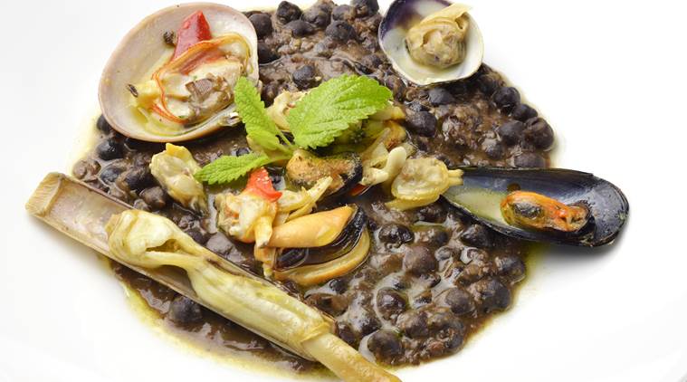 5-health-benefits-of-black-chickpeas-health-news-the-indian-express