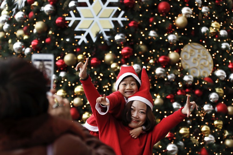 Christmas, Christmas 2016, merry christmas, x mas, x mas 2016, Merry Christmas 2016, Christmas celebrations, Christmas celebrations photos, Christmas photos, Christmas vatican, Christmas pictures, India Christmas, Pakistan Christmas, Iraq Christmas, china Christmas, indian express,