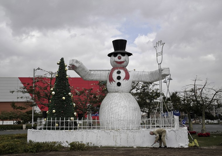 Christmas, Christmas 2016, merry christmas, x mas, x mas 2016, Merry Christmas 2016, Christmas celebrations, Christmas celebrations photos, Christmas photos, Christmas vatican, Christmas pictures, India Christmas, Pakistan Christmas, Iraq Christmas, china Christmas, indian express,