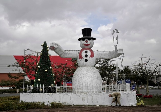 Christmas, Christmas 2016, merry christmas, x mas, x mas 2016, Merry Christmas 2016, Christmas celebrations, Christmas celebrations photos, Christmas photos, Christmas vatican, Christmas pictures, India Christmas, Pakistan Christmas, Iraq Christmas, china Christmas, indian express,