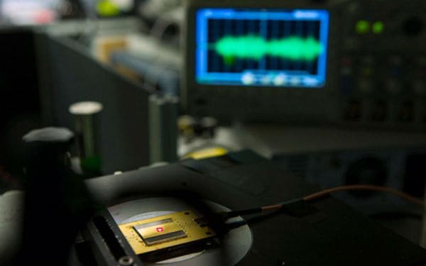 Harvard Scientists created a radio out of diamond imperfections.