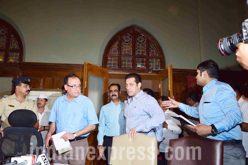 Salman Khan, Salman Khan news, Salman Khan bmc, bmc Salman Khan, Salman Khan pics, Salman Khan images, Salman Khan photos, Salman Khan Aditya Thackeray, Aditya Thackeray salman khan, alvira khan, salman alivira, entertainment photos, indian express, indian express news