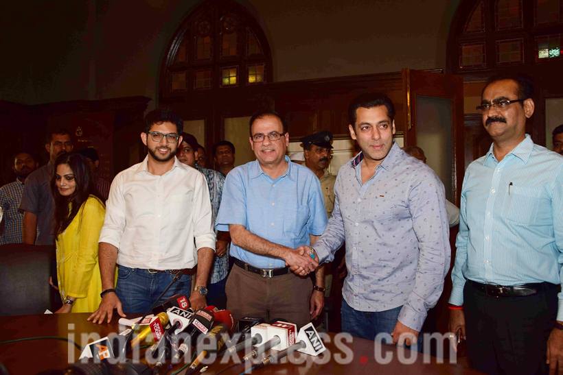 Salman Khan, Salman Khan news, Salman Khan bmc, bmc Salman Khan, Salman Khan pics, Salman Khan images, Salman Khan photos, Salman Khan Aditya Thackeray, Aditya Thackeray salman khan, alvira khan, salman alivira, entertainment photos, indian express, indian express news