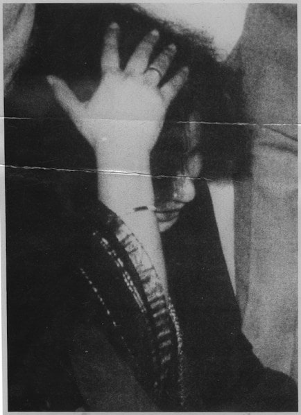 25 March 1989 - A Weeping Jayalalithaa showing to Newsmen the spot on the Head where the DMK Members alleged hit her in the Tamil Nadu Assembly.