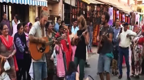 demonetisation drive, how demonetisation is affecting foreigners, bizzare videos, trending videos, Pushkar fair in Rajasthan, The Indian Express, Indian Express news