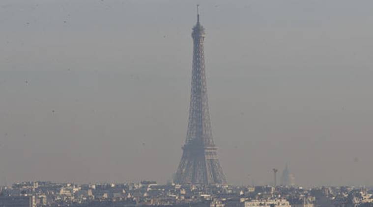The Eiffel Tower Went Dark in Honor of Las Vegas Shooting Victims