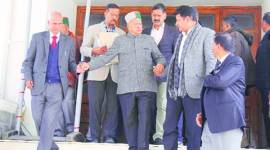 Himachal Pradesh assembly, HP assembly, unruly Himachal Pradesh assembly, unruly HP assembly, HP assembly unruly scenes, HP Chief Minister, HP CM, Congress, BJP, Dharamshala, regional news, Indian Express