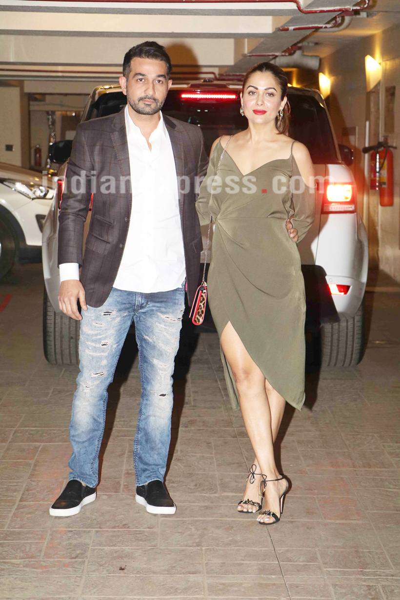 Merry Christmas, kareena kapoor, kareena kapoor images, kareena Merry Christmas photos , Saif Ali Khan, Saif Ali Khan pics, kareena saif pics, kareena kapoor latest pics, kareena baby, kareena taimur, taimur ali khan, kareena kapoor photos, Randhir Kapoor, Sharmila Tagore, babita kapoor, soha ali khan, Malaika Arora Khan, kareena Christmas celebration images, kareena Christmas celebration, entertainment news, Merry Christmas photos, entertainment photos, bollywood indian express, indian express news