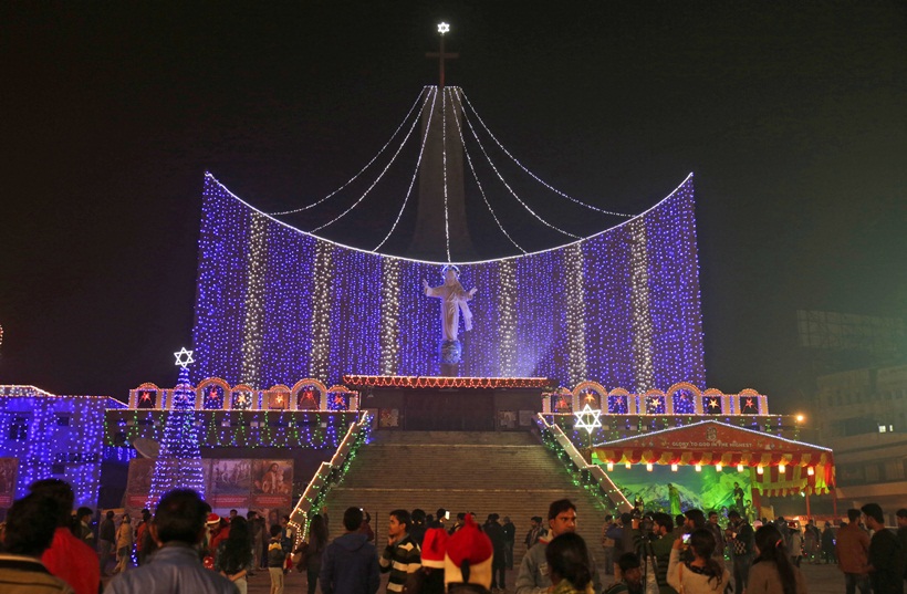 Christmas, Christmas 2016, merry christmas, x mas, x mas 2016, Merry Christmas 2016, Christmas celebrations, Christmas celebrations photos, Christmas photos, Christmas vatican, Christmas pictures, India Christmas, Pakistan Christmas, Iraq Christmas, china Christmas, indian express,