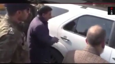 kashmir, kashmir university, Kashmir University V-C, kashmir Police officer, kashmir police video, viral video, kashmir police viral video, india news, indian express