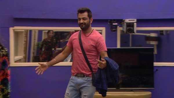 manu punjabi returns to bigg boss, manu punjabi secret room, manu punjabi bigg boss, manu punjabi enters bigg boss, manu punjabi back to bigg boss, manu punjabi return bigg boss, manu punjabi salman khan show, manu punjabi priyanka jagga, manu punjabi retruns to secret room, manu punjabi secret room bigg boss, manu punjabi mother death, manu punjabi mother demise, manu punjabi priya saini, manu punjabi manveer mona lisa, bigg boss manu punjabi, bigg boss 10, bigg boss news, television updates, indian express, indian express news