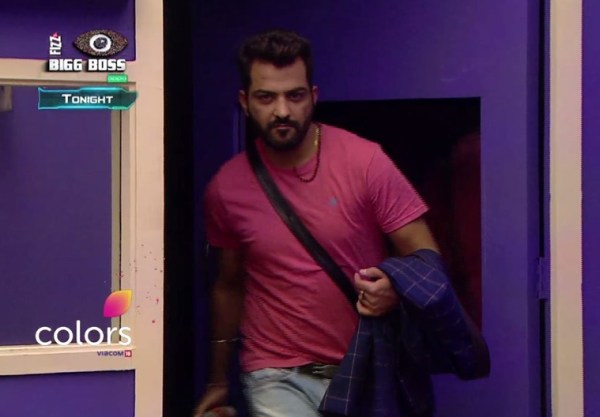 manu punjabi returns to bigg boss, manu punjabi secret room, manu punjabi bigg boss, manu punjabi enters bigg boss, manu punjabi back to bigg boss, manu punjabi return bigg boss, manu punjabi salman khan show, manu punjabi priyanka jagga, manu punjabi retruns to secret room, manu punjabi secret room bigg boss, manu punjabi mother death, manu punjabi mother demise, manu punjabi priya saini, manu punjabi manveer mona lisa, bigg boss manu punjabi, bigg boss 10, bigg boss news, television updates, indian express, indian express news