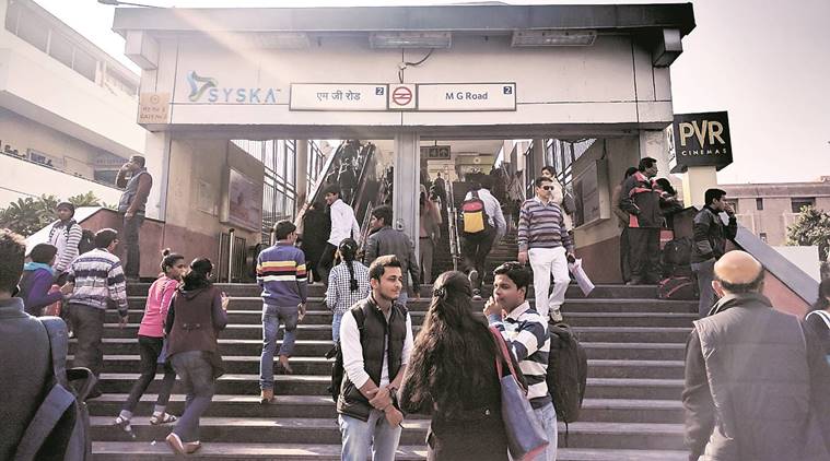 delhi metro, demonetisation, demonetisation effects, DMRC, Delhi metro demonetisation, cashless, delhi government, demonetisation impact, demonetisation cashless, cashless, delhi metro cashless, paytm, paytm payment, payment mode, currency demonetisation, dmrc, dmrc demonetisation, dmrc cashless, delhi government, narendra modi, queues, delhi news, indian express news