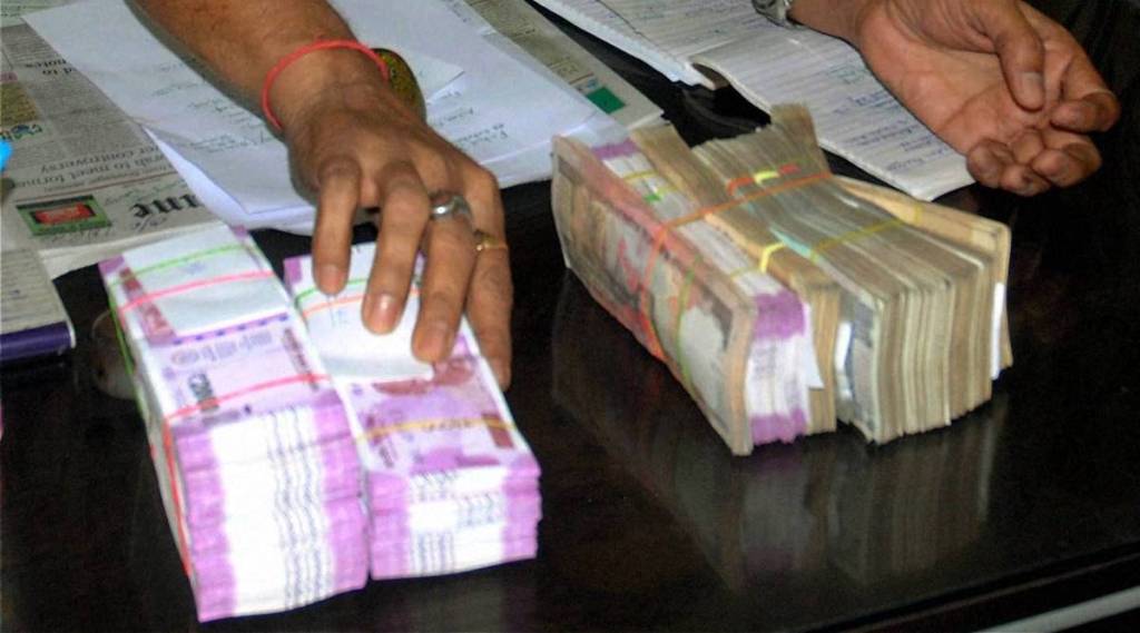 Nashik Thirty Lakh Rupees In New Notes Seized Four Detained India