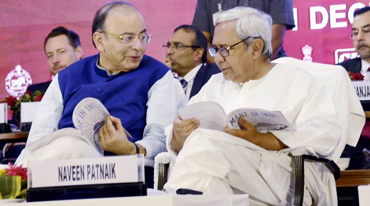 Odisha chief minister Naveen Patnaik discussing with Union finance minister Arun Jaitley during the Make in Odisha Conclave in Bhubaneswar on Thursday.(PTI12_1_2016_000209B)