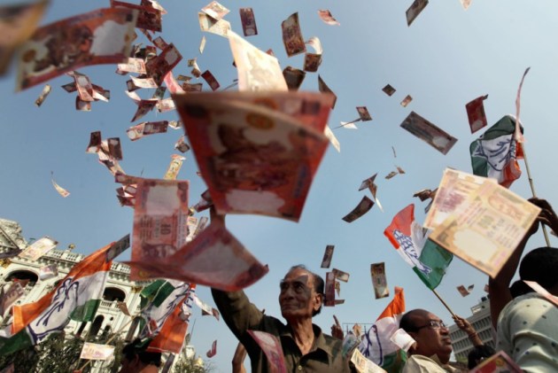 narendra modi, j jayalalithaa, rohith vemula death, jnu, jnusu, delhi pollution, world culture festival, demonetisation, cash crunch, state elections, supermoon, bjp, delhi festival, express photos, best express photos, indian express photos
