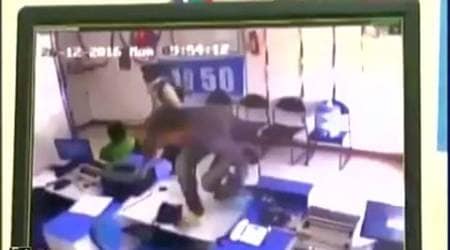 Rajkot bank loot, Muthoot finance loot, Rajkot gold loot, gold loot, Rajkot news, india news, latest news, indian express