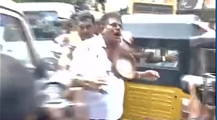sasikala pushpa, sasikala lawyer, sasikala pushpa lawyer, AIADMK, AIADMK fight, sasikala pushpa lawyer beaten