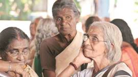 Demonetisation, salary day, bank rush, withdrawal limit, pay day rush, pune demonetisation, pune cash crunch, atm rush, no money, no cash, cash crunch, indian express news, india news