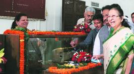 Parliament, lok sabha, adjournment motion, opposition relents motion, opposition adjournment motion, debate, government against voting, government avoiding voting, india news, indian express news