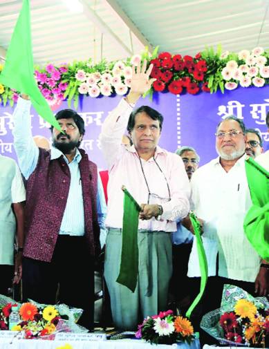 Suresh Prabhu, Mumbai terminus, Mumbai rail, mumbai train, Indian railways, Kalyan terminus, Thakutli station, news, latest news, India news, national news