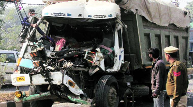 Gurgaon road accident, gurgaon accident, noida road mishap, delhi fog, fog, delhi weather, Delhi fog effects, road accident, Gurgaon-Faridabad road, Yamuna expressway, indian express news