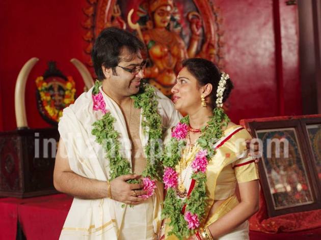 Purbayan Chatterjee gayatri asokan, Purbayan Chatterjee gayatri asokan wedding photos, Purbayan Chatterjee gayatri asokan married, gayatri asokan wedding photos, Purbayan gayatri wedding, Purbayan gayatri married, Purbayan Chatterjee news, Purbayan Chatterjee wedding, Purbayan Chatterjee marriage, gayatri asokan wedding, gayatri asokan marriage, Purbayan Chatterjee wife, gayatri asokan husband, entertainment photos, indian express, indian express news