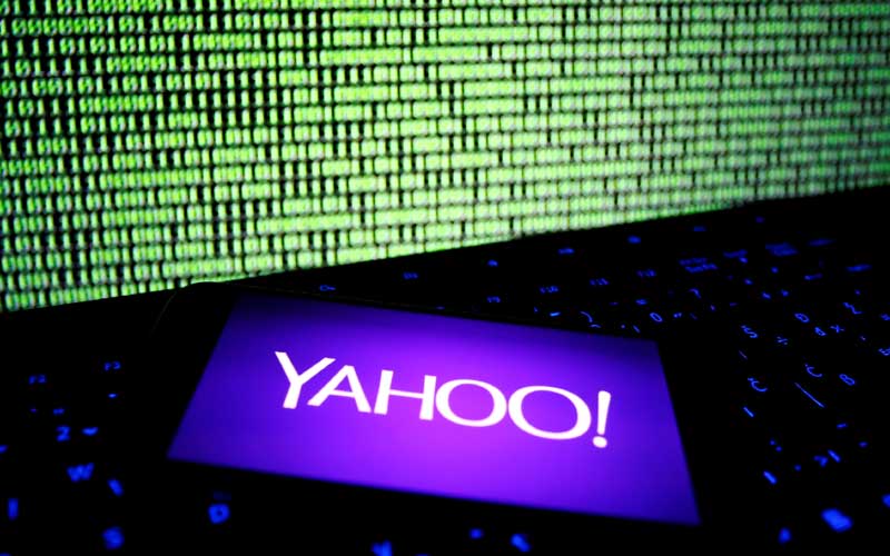 biggest tech disappointments of 2016, Yahoo data breach, Facebook fake news, modular smartphones, LG G5, Project Ara, Twitter, smartwatches, downfall of smartwatches, BlackBerry TCL, technology, technology news