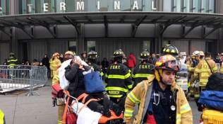 New York train derails during morning rush, dozens hurt