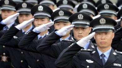 china, chinese police, chinese police smile course, chinese police better service, china bad attitute complaint, china police hospilality lesson, bizarre news, weird news, latest news