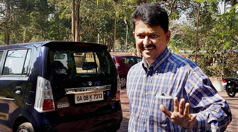Panaji: AAP Goa's CM face, Elvis Gomes arrives to appear before the Anti-Corruption Bureau, in connection with with an inquiry into the land conversion scam in Panaji on Monday. PTI Photo(PTI12_26_2016_000034B)