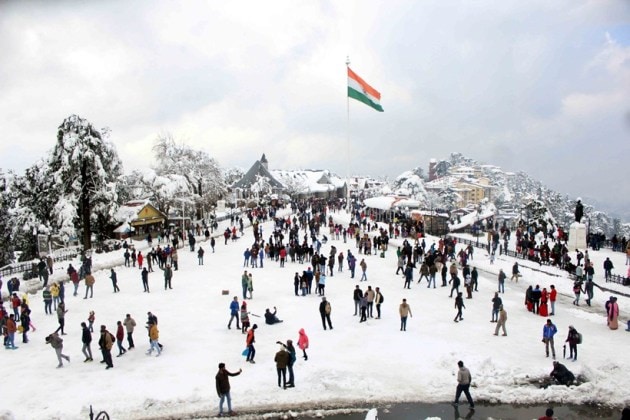 Heavy snowfall in Shimla paralyses normal life | Picture ...